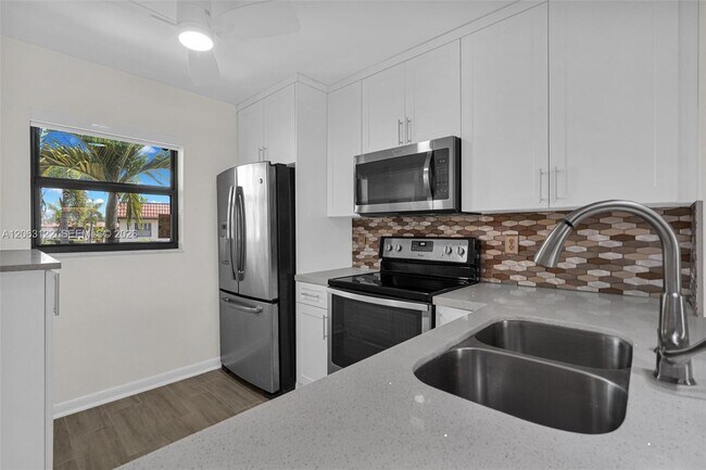 Building Photo - 7142 Golf Colony Ct