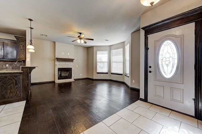 Building Photo - Spacious 3-Bedroom Home in Yukon – Modern ...