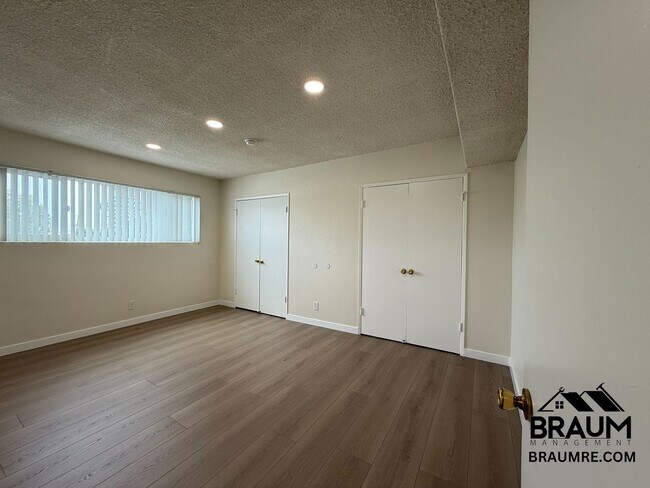 Building Photo - 6041 Whitsett Ave