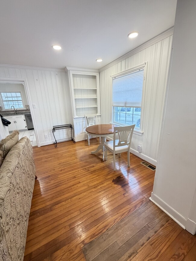 Building Photo - 2648 Melbourne Dr