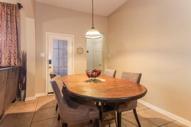 Building Photo - 4226 Meadowview Ln