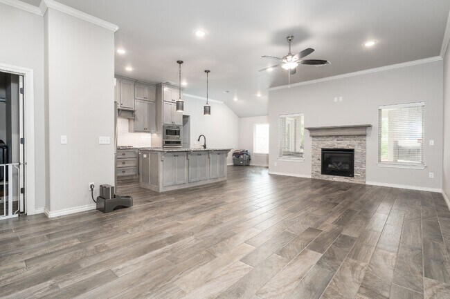 Building Photo - Beautiful Home in Woodland Park