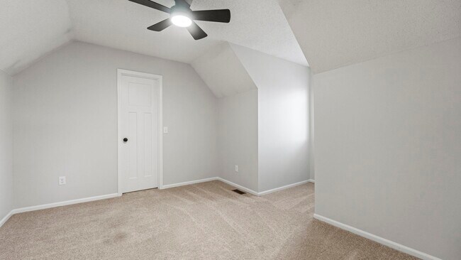 Building Photo - 7117 Country Hill Dr