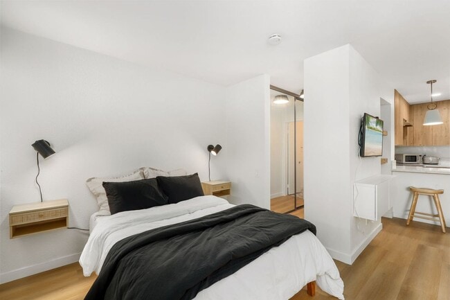 Building Photo - Modern Studio in BayHo - Fully Furnished o...