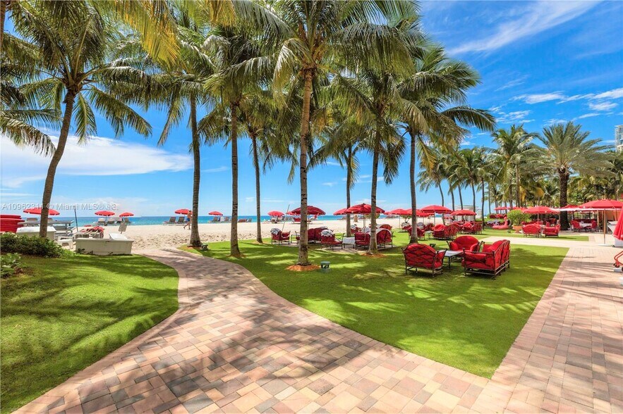 Building Photo - 17875 Collins Ave