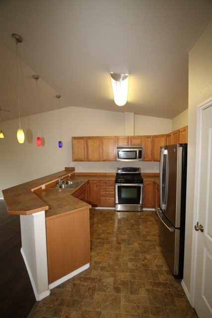 Building Photo - 3 Bedroom South Anchorage Townhouse!