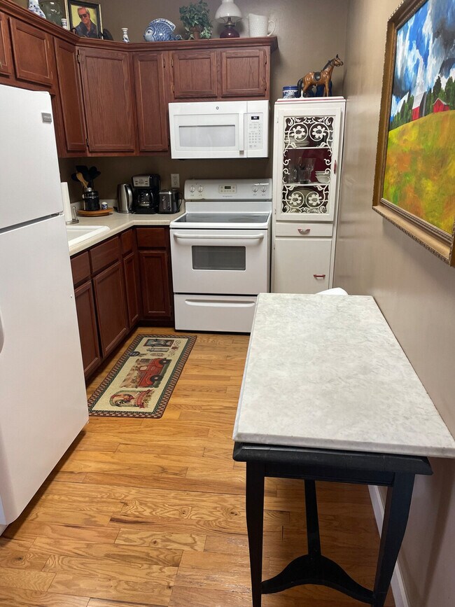 Building Photo - 175 Schools Dr