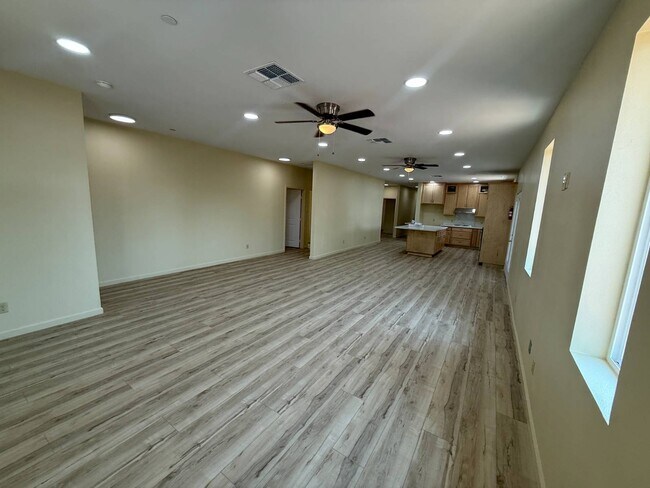 Building Photo - 520 Figueroa Ave