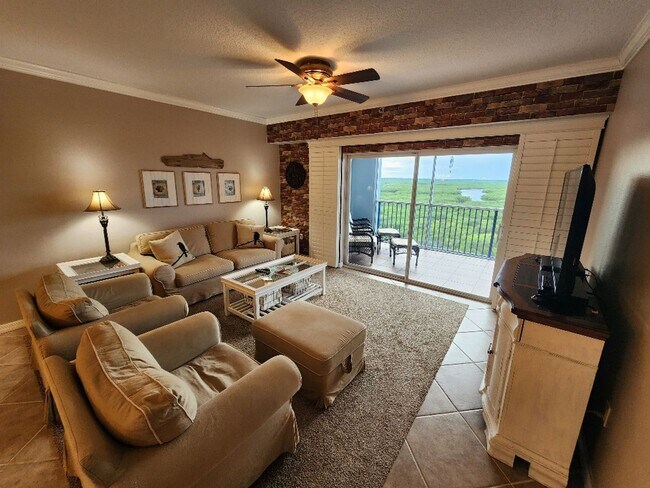 Building Photo - Beautiful Ocean Walk Condo Available April...