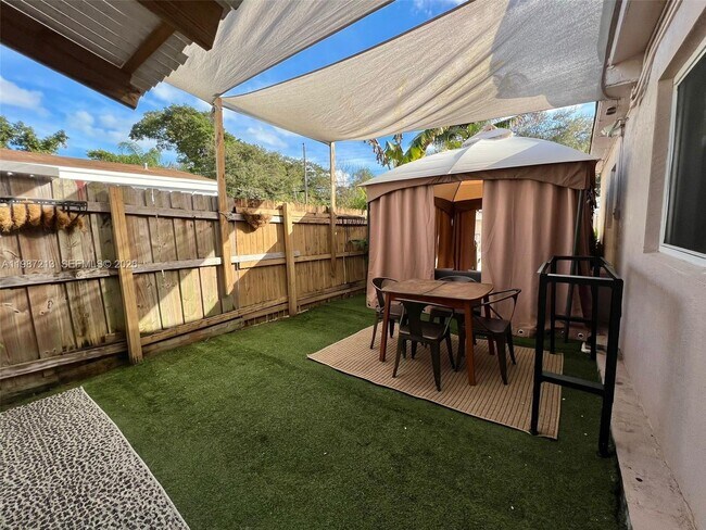 Building Photo - 2040 NE 183rd St