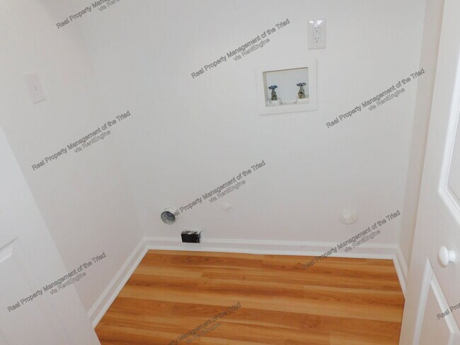 Building Photo - 7 Meadowood Glen Way