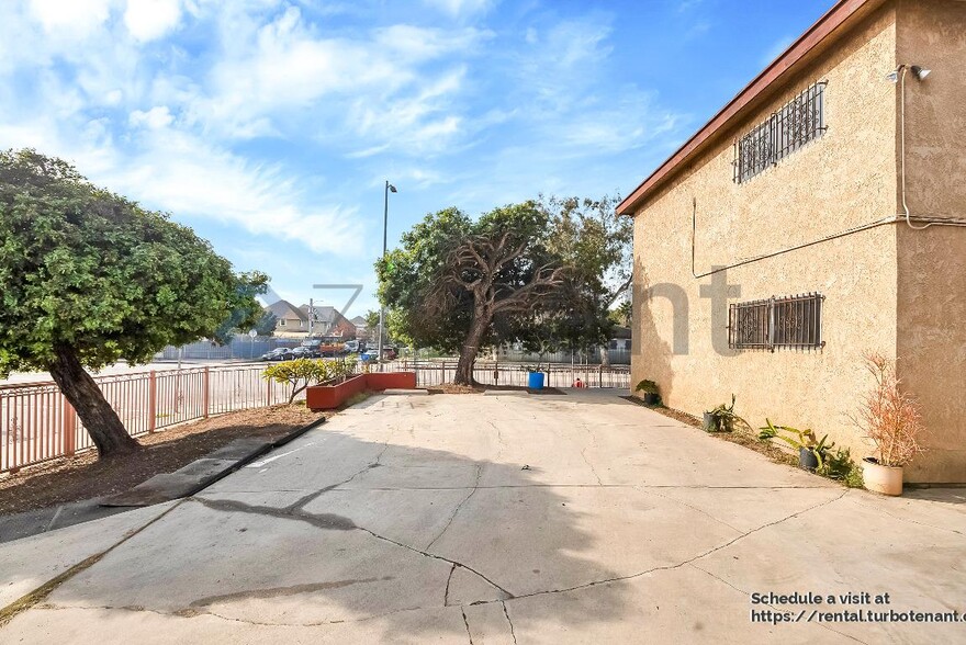 Building Photo - 2458 Normandie Ave