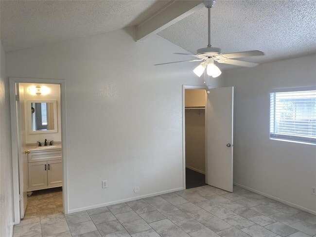 Building Photo - 3408 Lynridge Dr