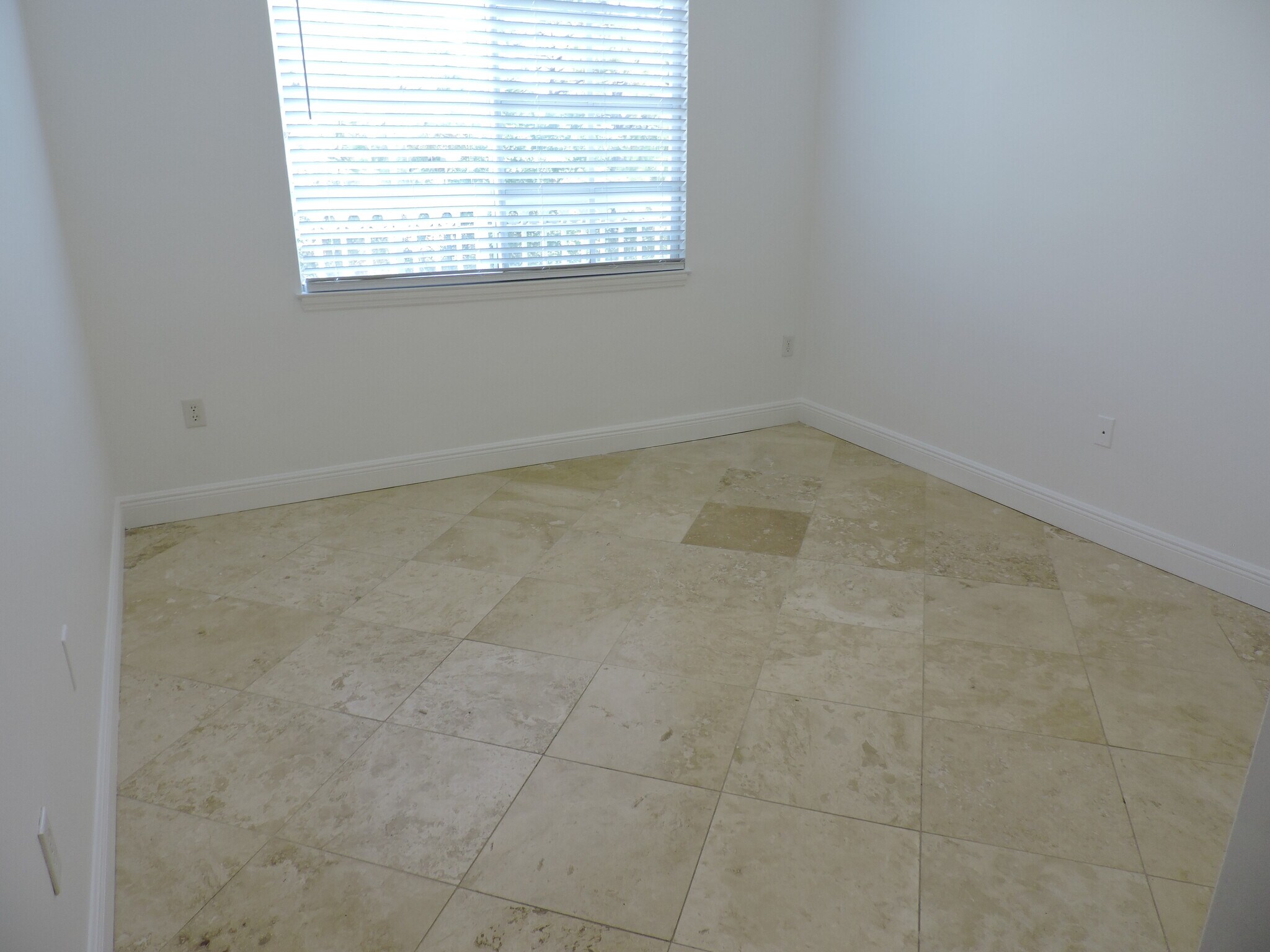 Building Photo - 7305 Myrtlewood Cir W