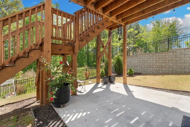 Building Photo - Move-In Ready 4BR Home | Deck, Patio & Open Concept Living