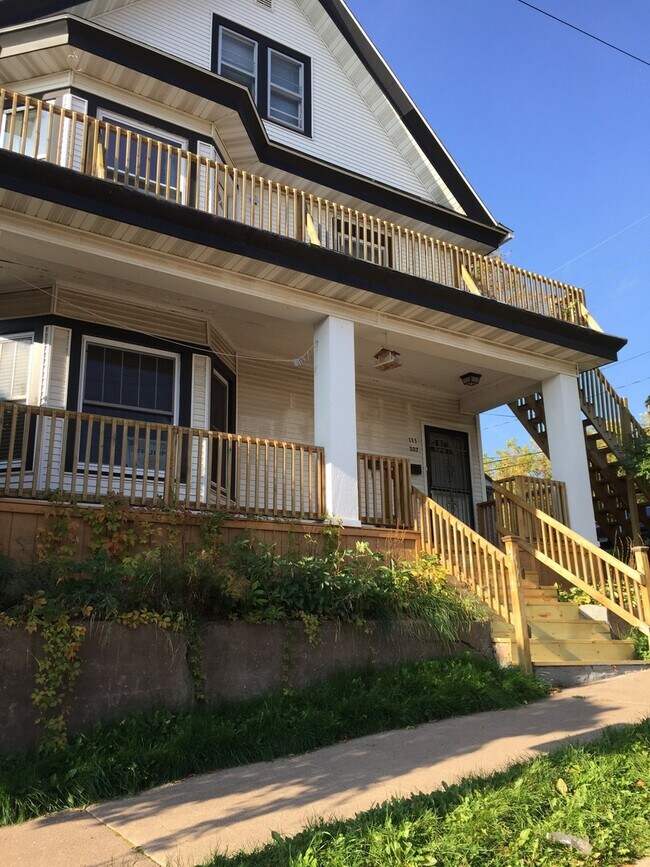 Building Photo - 305-307 N 8th Ave