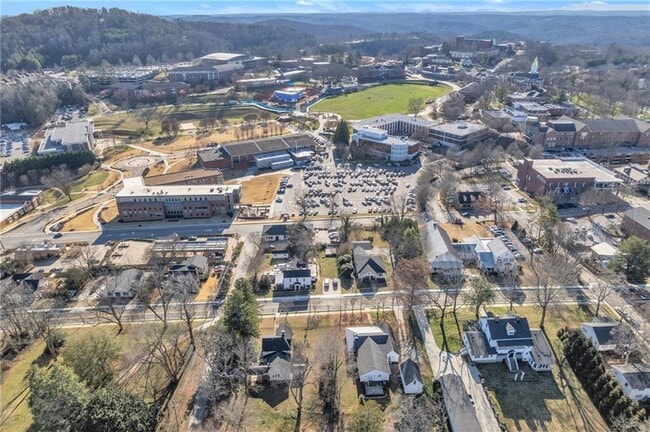 Building Photo - 225 S Park St