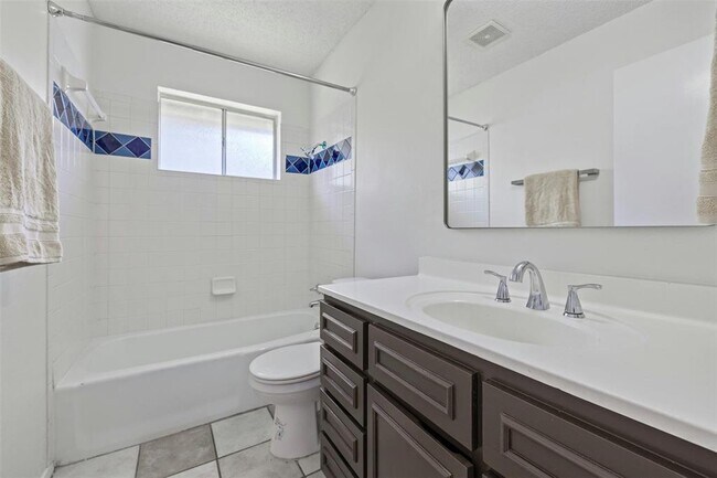 Building Photo - 1010 Red Cliff Dr