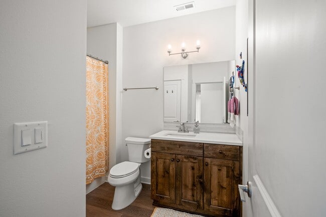 Building Photo - Beautiful Home with Modern Comforts