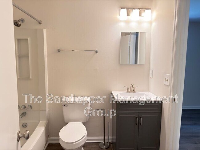 Building Photo - 186 Dorchester Manor Blvd