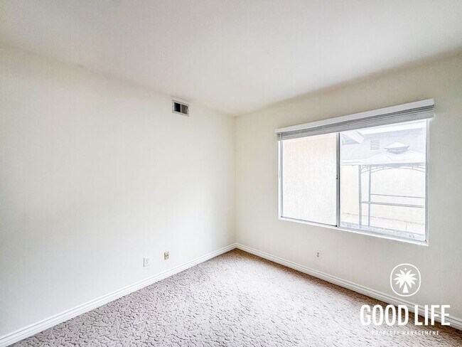 Building Photo - 709 S Hidden Creek Cir