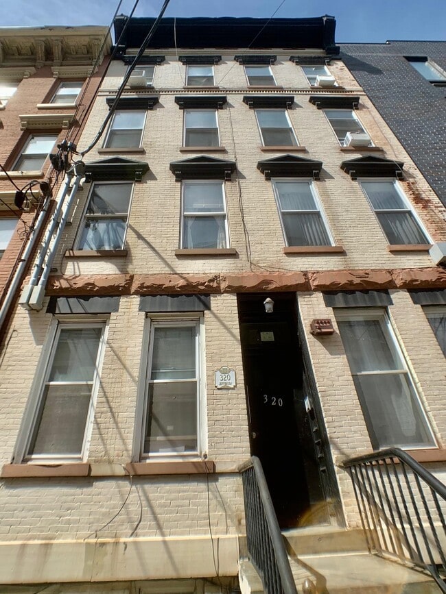 Building Photo - 320 Jefferson St