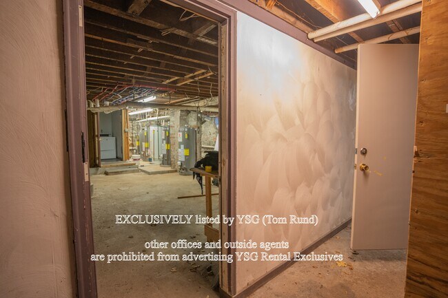 Building Photo - 4 Romar Ter
