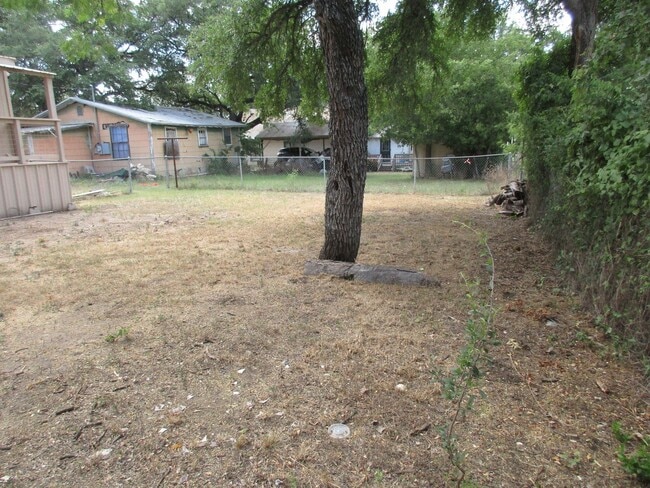 Building Photo - Charming Remodeled 2/1 Home