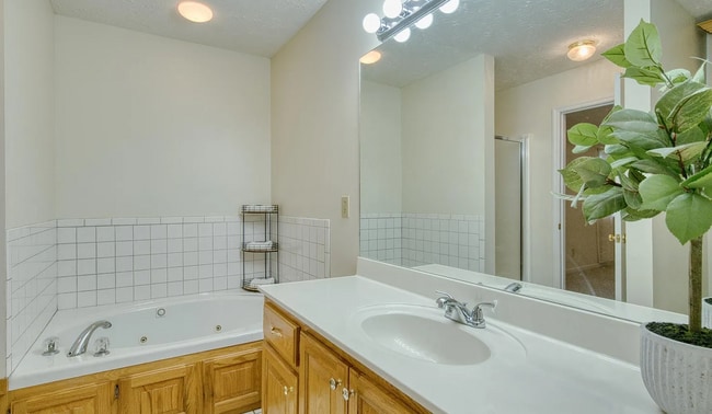 Building Photo - 2706 Martha Brooks Ln