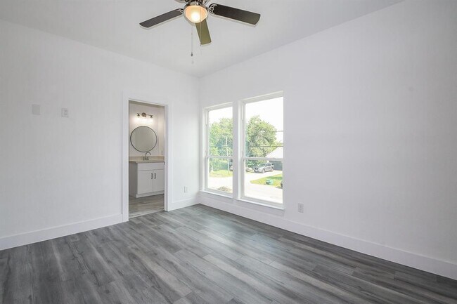 Building Photo - 4436 Aledo St