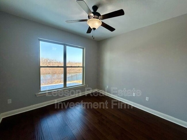 Building Photo - 2912 Paradise Dr