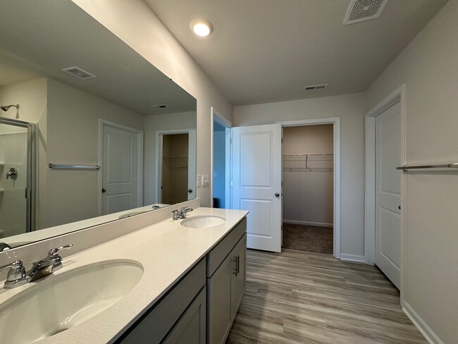 Building Photo - Brand New Home