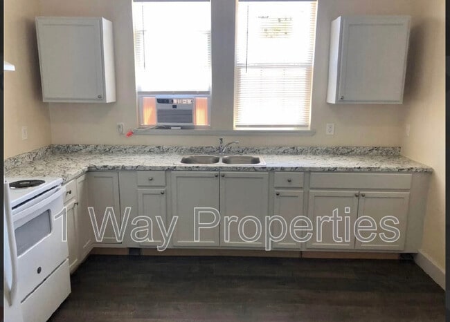 Building Photo - 7409 4th St