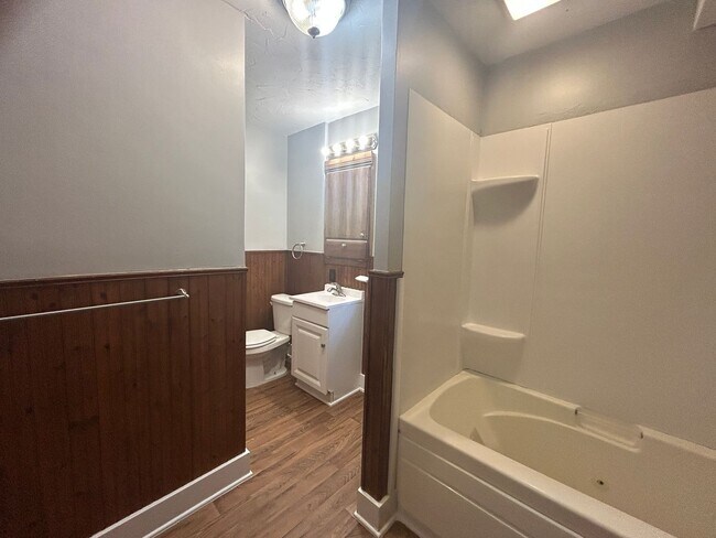 Building Photo - 3 Bedroom with a bonus room in East Davenport