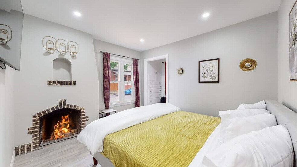 Building Photo - 730 E Alameda Ave