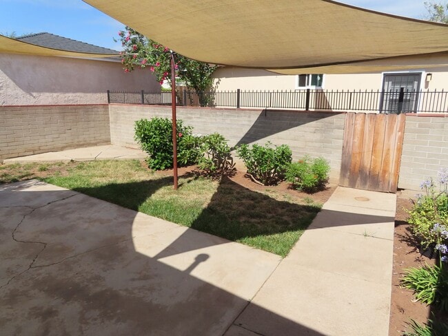 Building Photo - Three Bedroom Two Bath Home in La Mesa