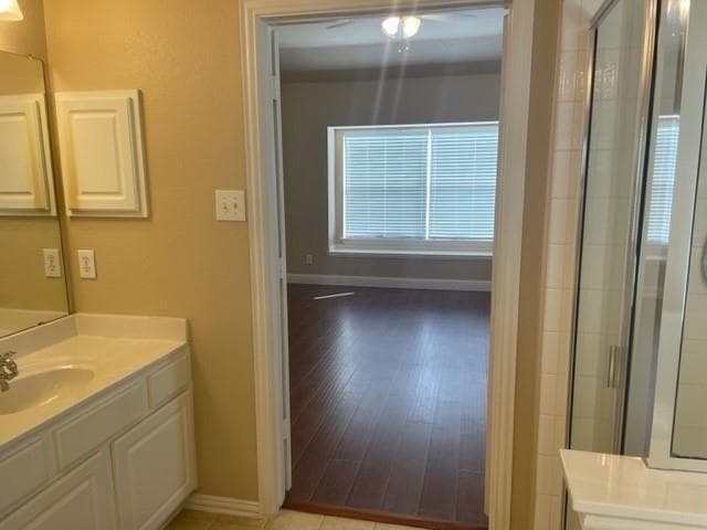 Building Photo - 10253 Lakeview Dr