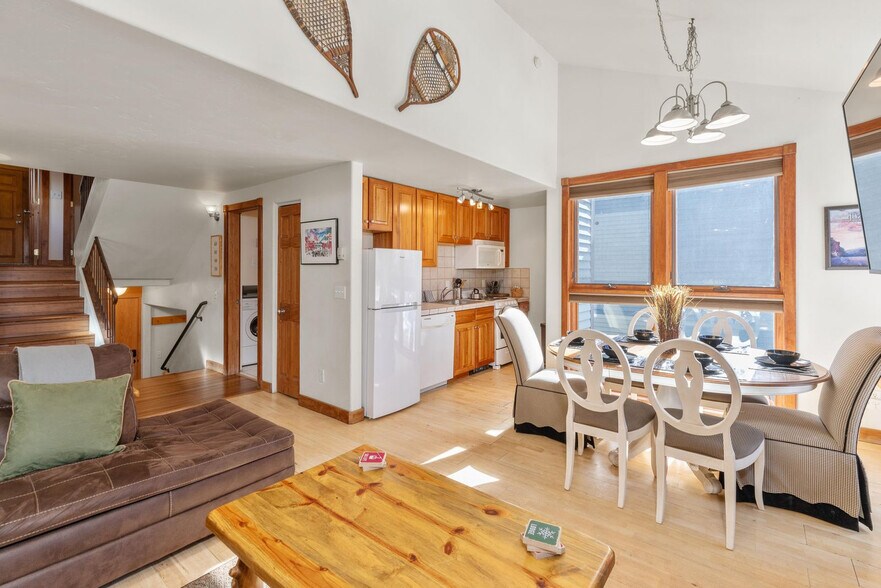 Building Photo - 747 W Pacific Ave