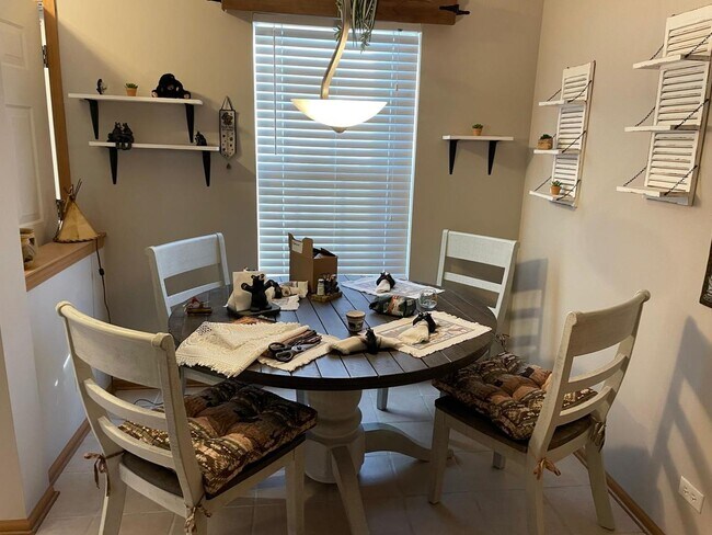 Building Photo - 724 County Line Rd