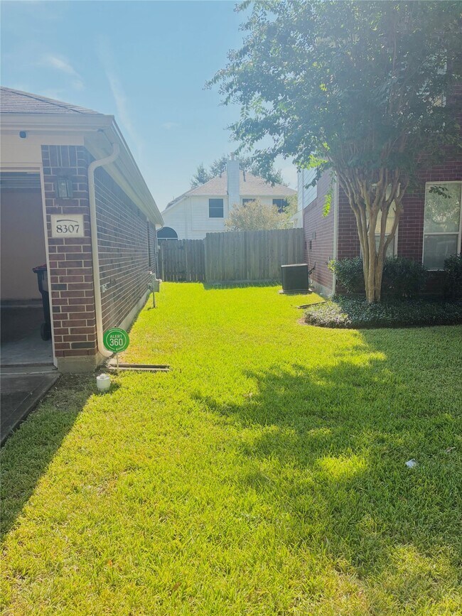 Building Photo - 8307 Solara Bend Ct