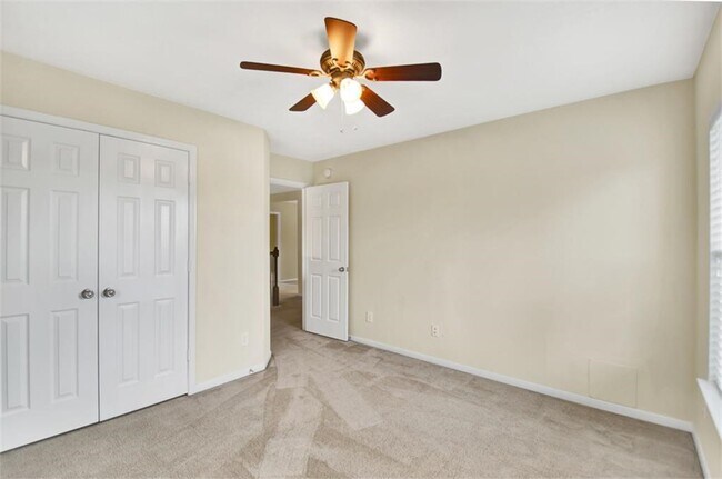 Building Photo - 26011 N Lakefair Dr