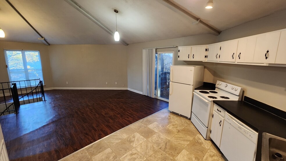 Kitchen and great room - 735 Germantown Cir