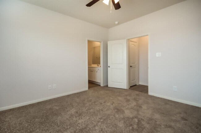Building Photo - 25314 Shadowdale Dr