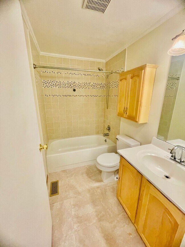 Building Photo - 3 bed- 1.5 Bath- Bridgeville Pa