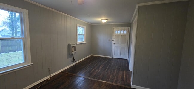 Building Photo - 810 E Vine St