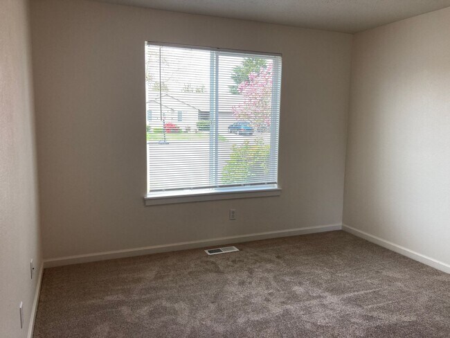 Building Photo - Three Bedroom Home, Landscaping Included!