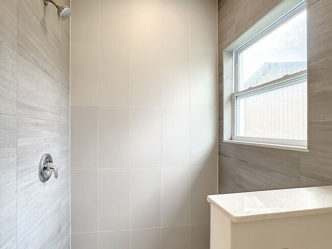 Building Photo - North Port For Lease