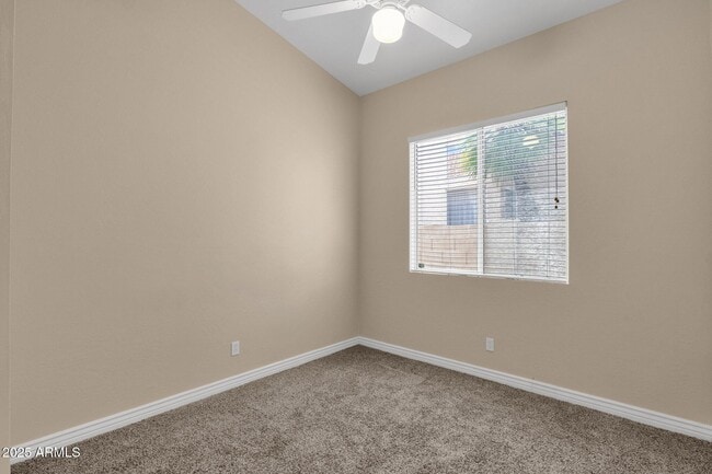 Building Photo - 3261 W Ross Dr