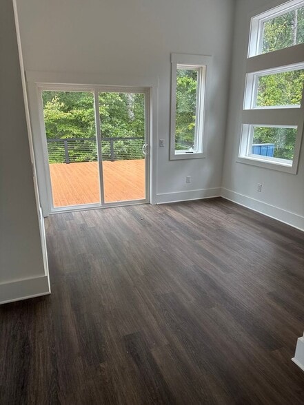 Building Photo - 100 Plum Ct