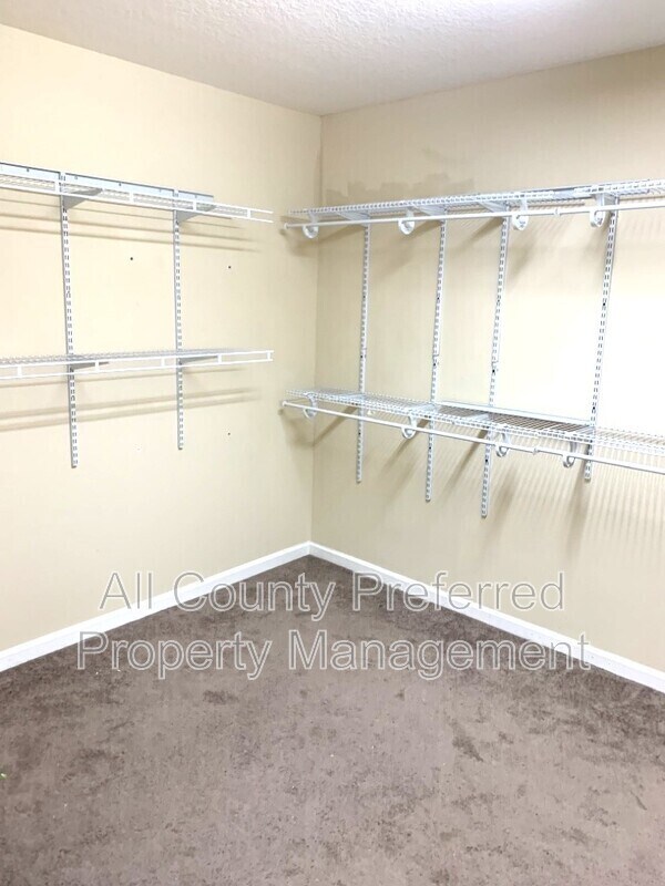 Building Photo - 2402 Okalani St